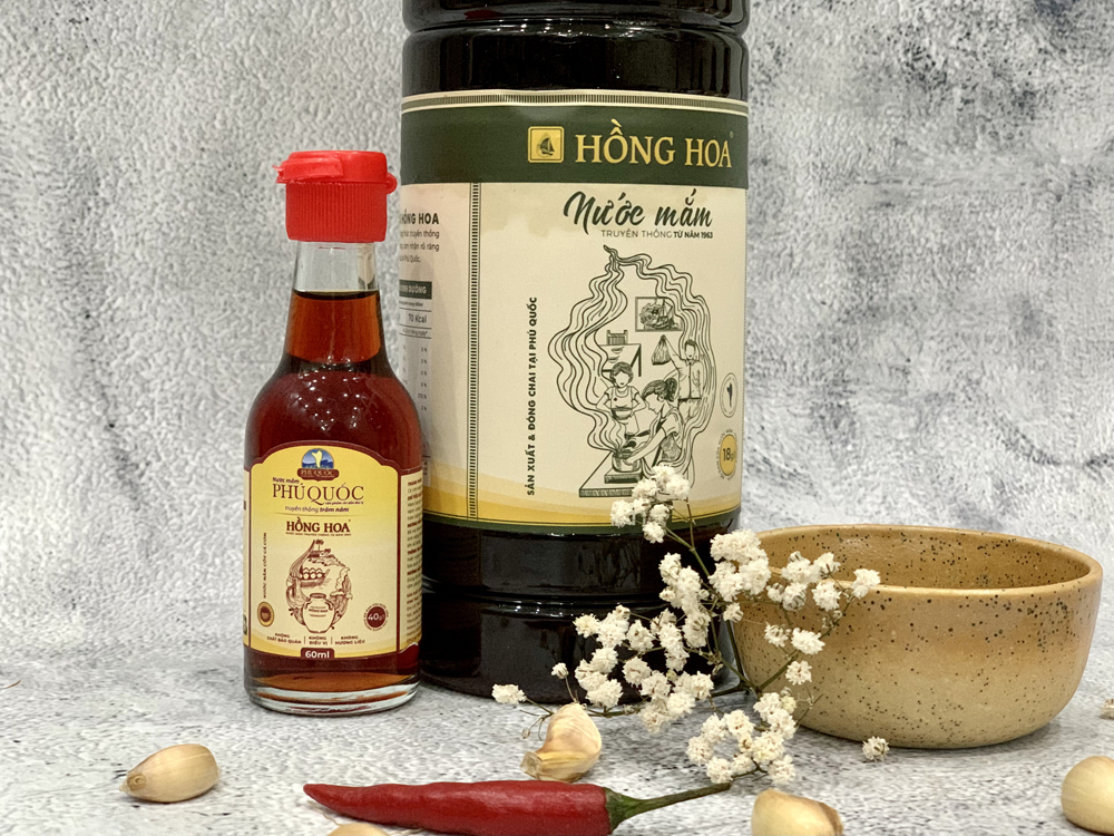 Nước Mắm Nhĩ Cá Cơm Truyền Thống Phú Quốc Hồng Hoa 40 Độ Đạm - Chai Thủy Tinh 60ml