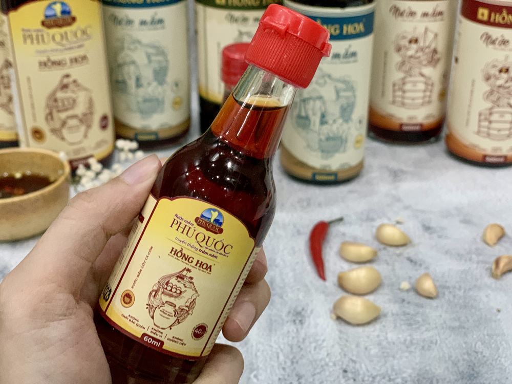 Nước Mắm Nhĩ Cá Cơm Truyền Thống Phú Quốc Hồng Hoa 40 Độ Đạm - Chai Thủy Tinh 60ml